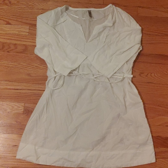 2 white maternity blouses - Picture 4 of 5